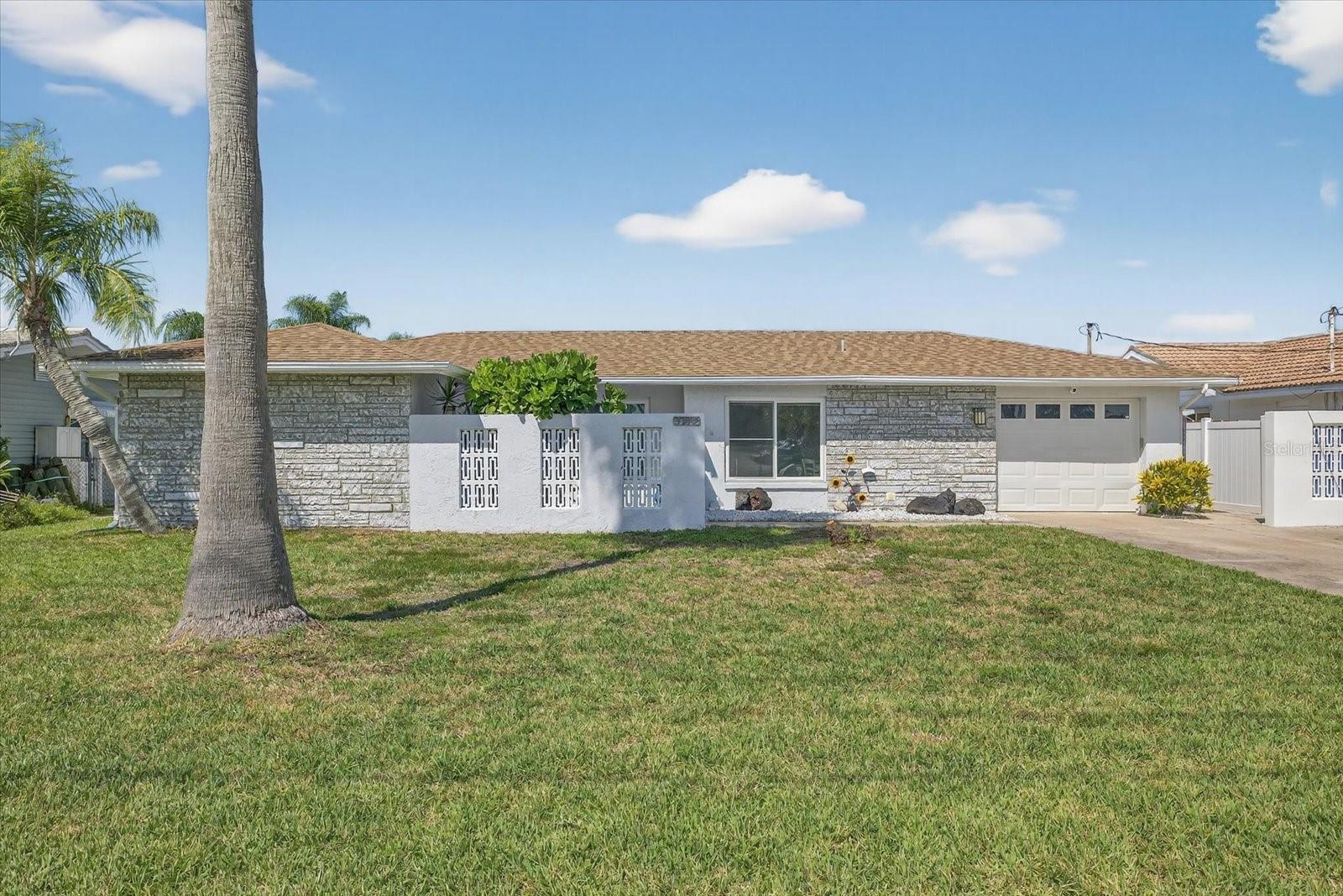 Single Family Residence in NEW PORT RICHEY, FL - Daniel Dourado