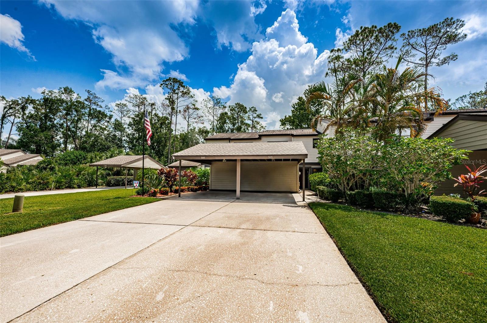 Townhouse in OLDSMAR, FL - Daniel Dourado