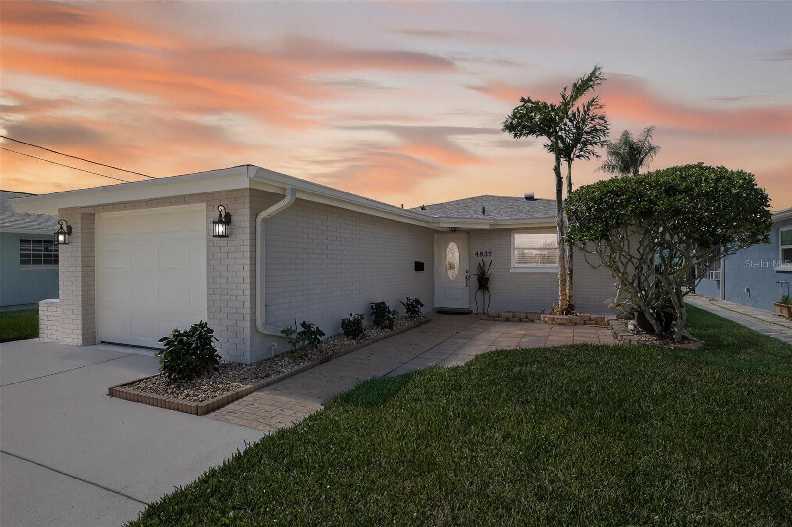 Single Family Residence in NEW PORT RICHEY, FL - Daniel Dourado