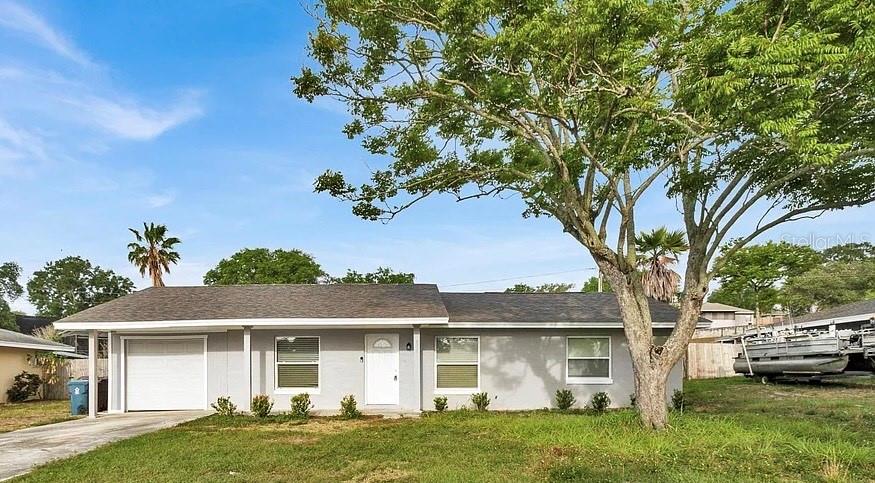 Single Family Residence in LAKE WALES, FL - Daniel Dourado