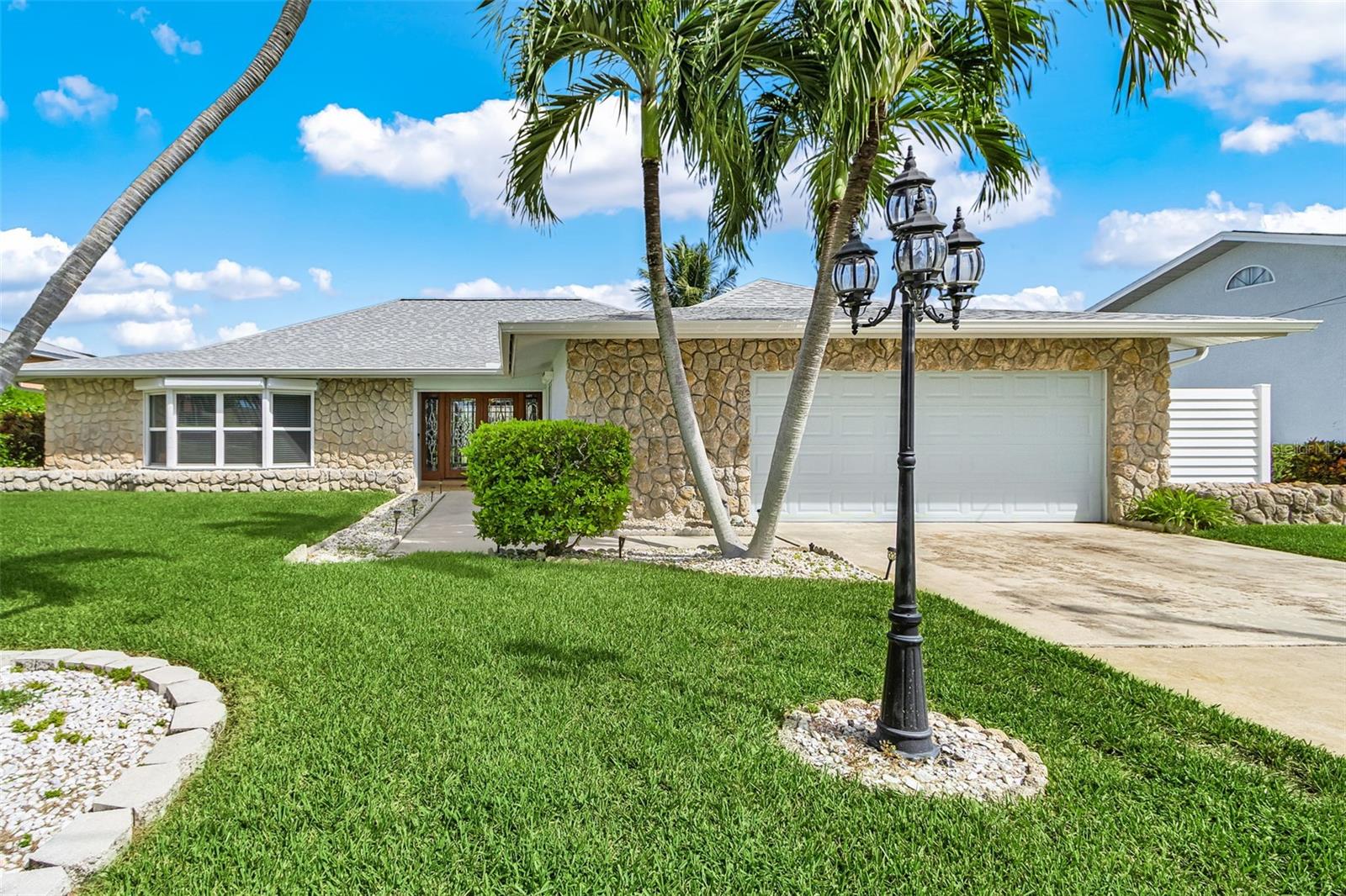 Single Family Residence in CAPE CORAL, FL - Daniel Dourado
