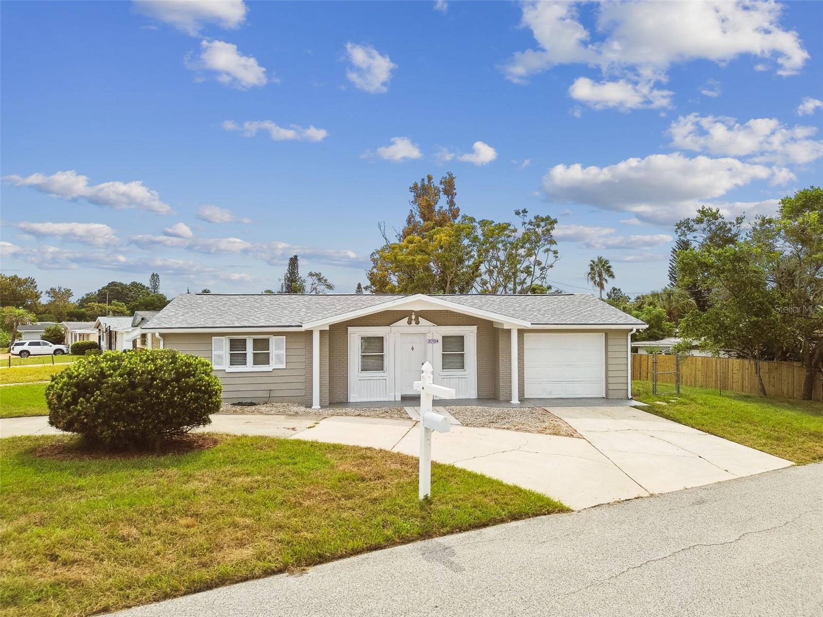 Single Family Residence in HOLIDAY, FL - Daniel Dourado