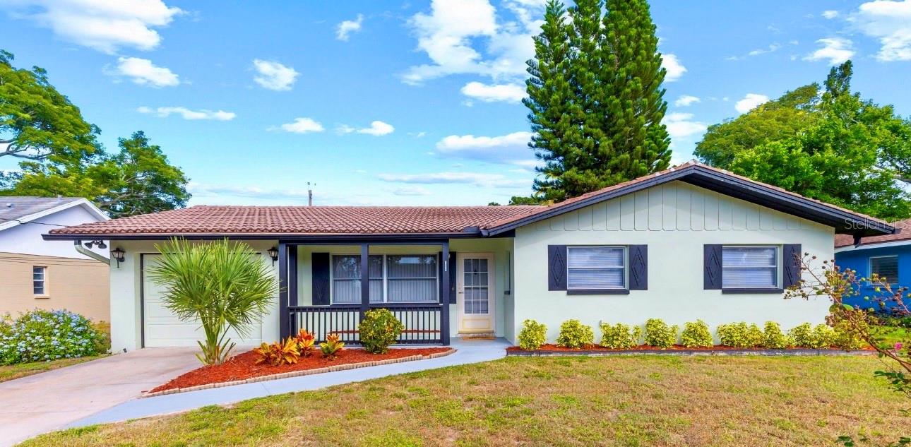 Single Family Residence in DUNEDIN, FL - Daniel Dourado