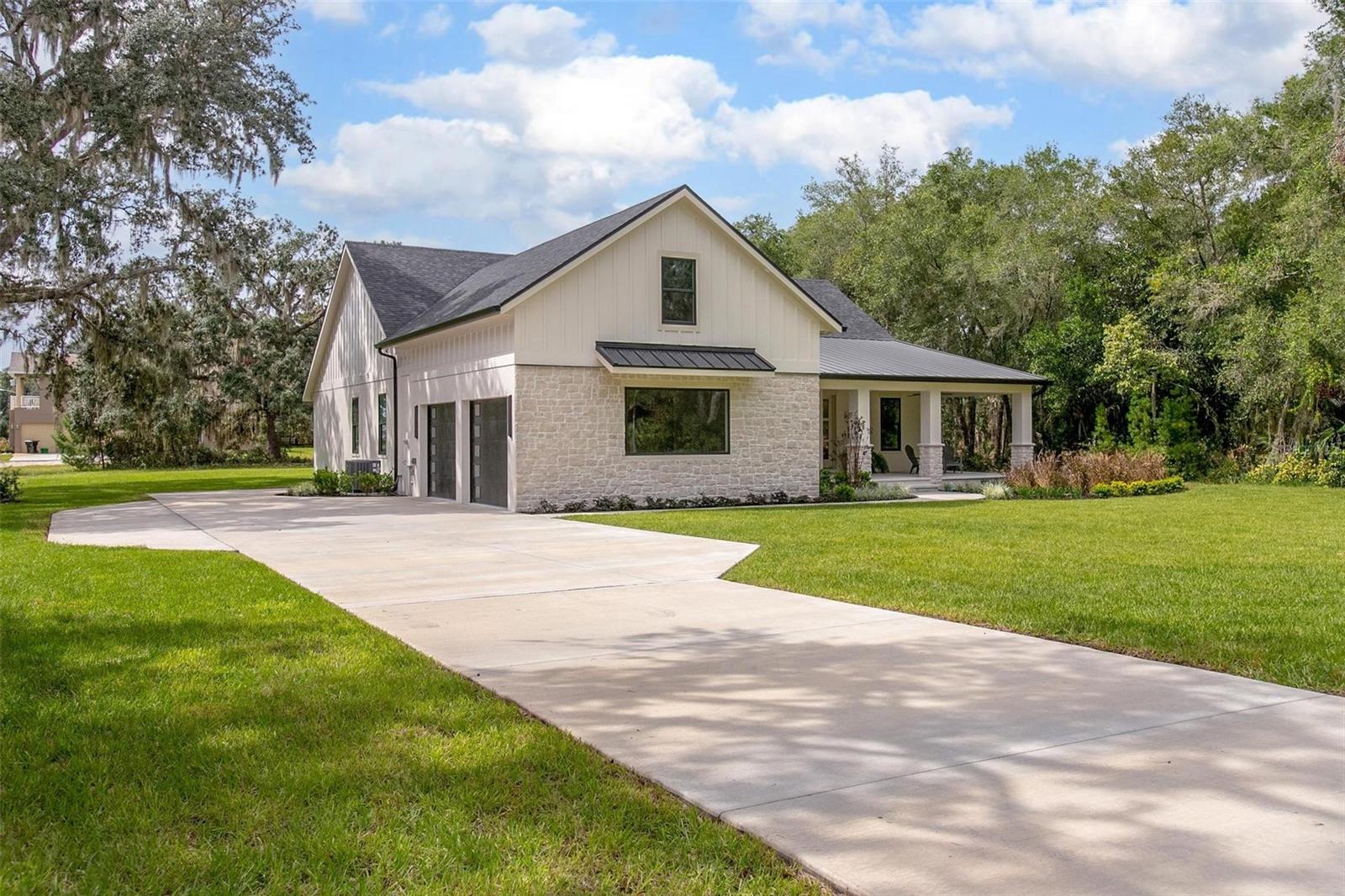 Single Family Residence in DELAND, FL - Daniel Dourado