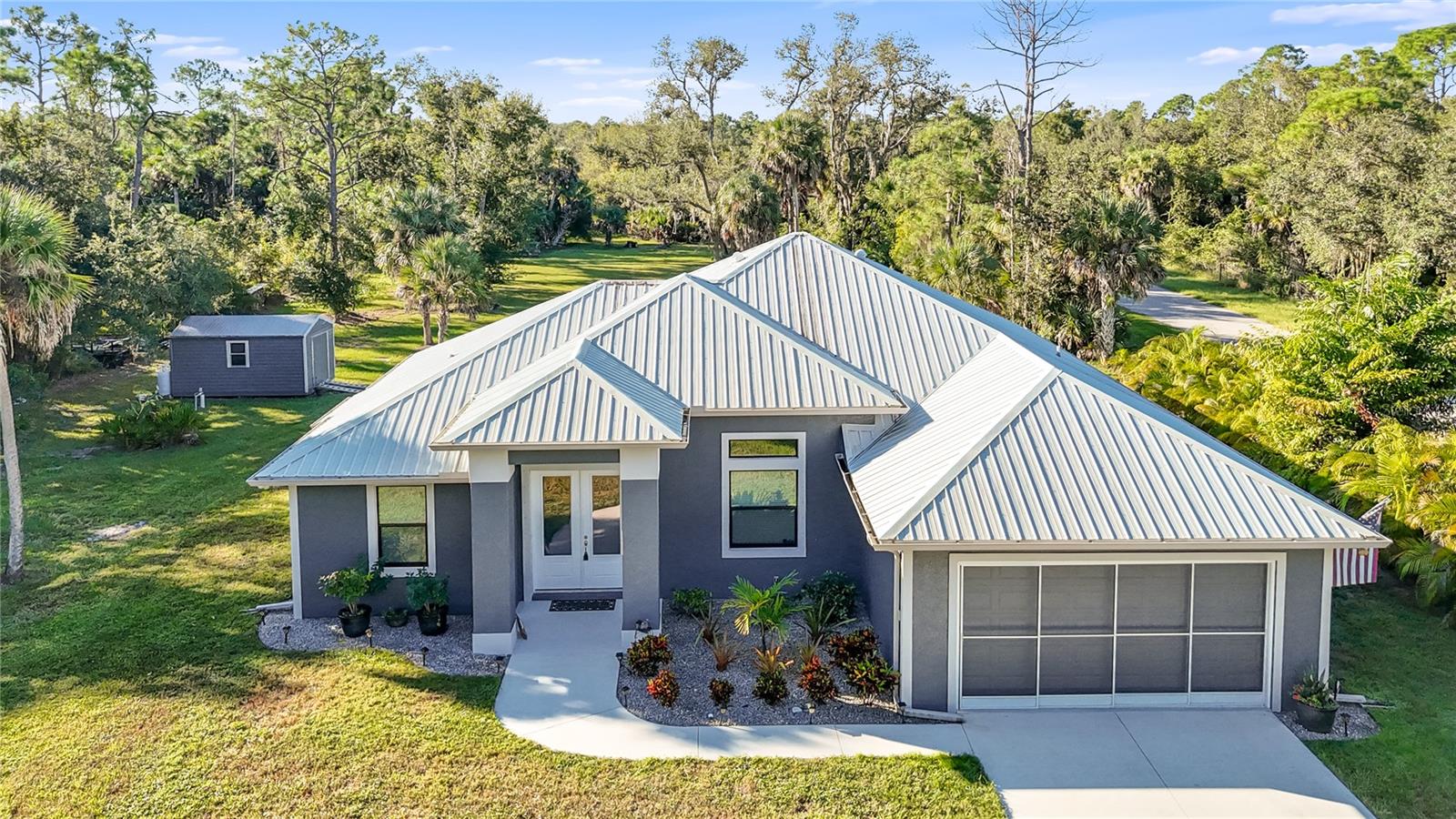 Single Family Residence em PORT CHARLOTTE, FL - Daniel Dourado