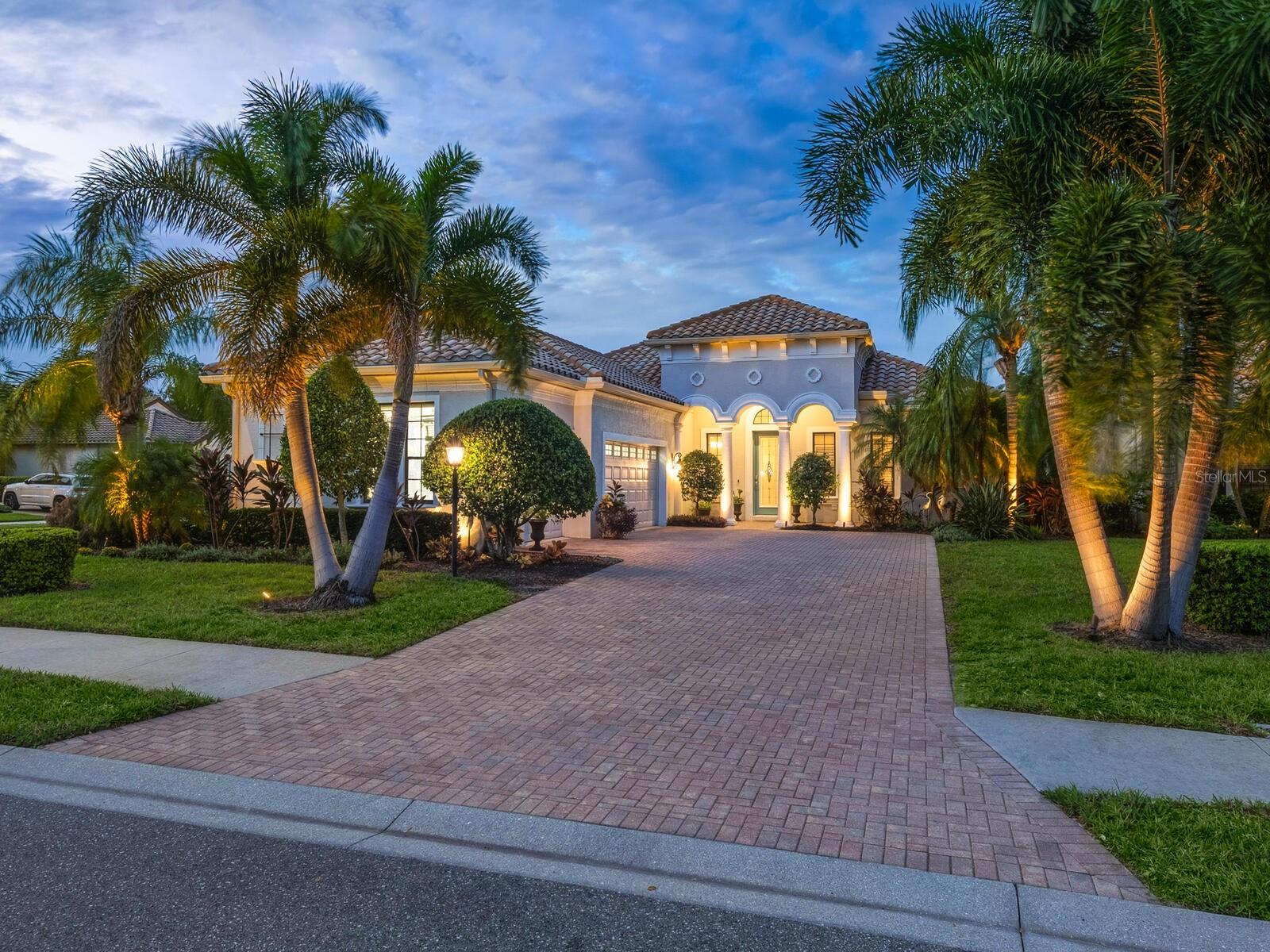 Single Family Residence in LAKEWOOD RANCH, FL - Daniel Dourado