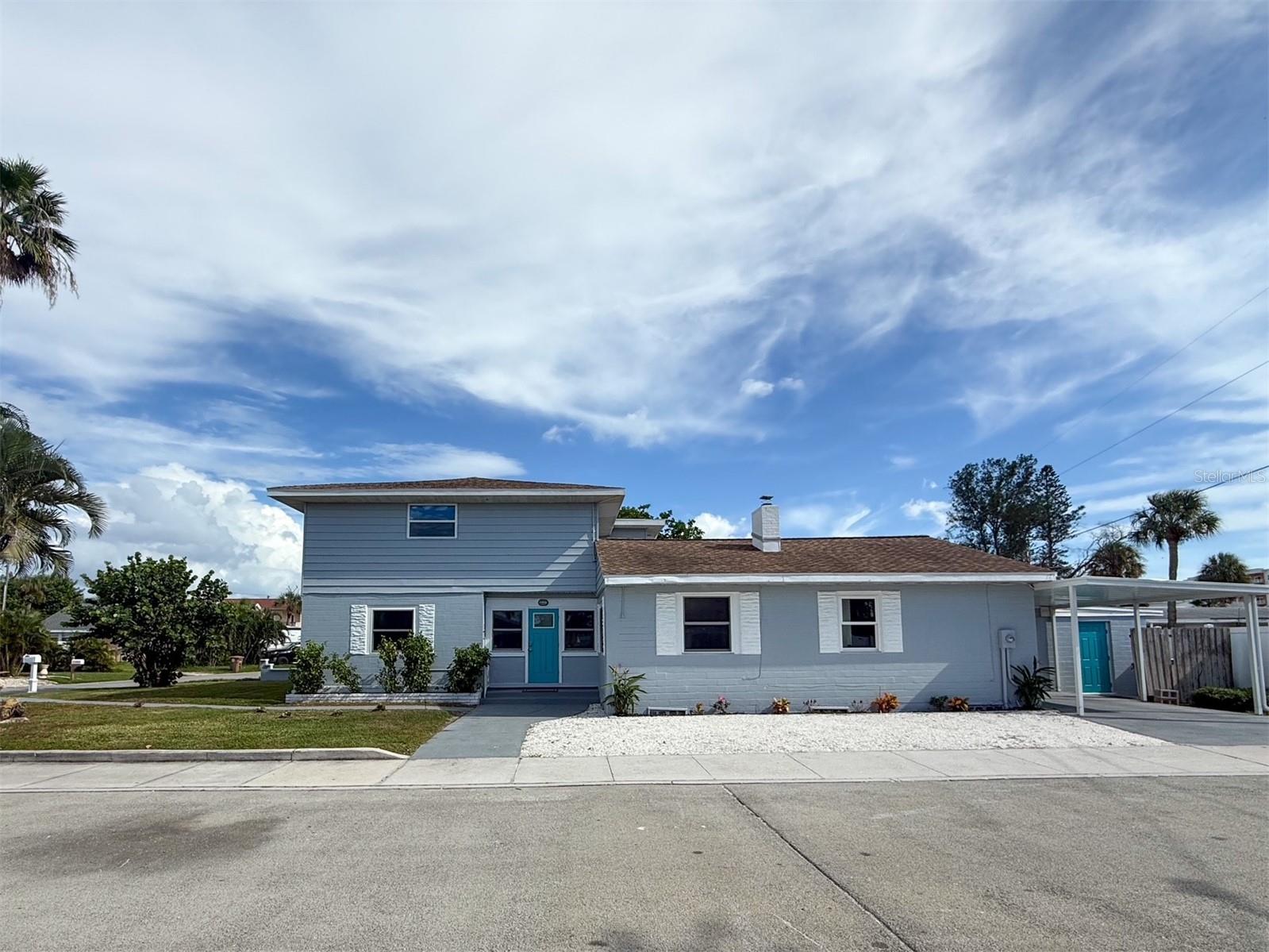 Single Family Residence em MADEIRA BEACH, FL - Daniel Dourado