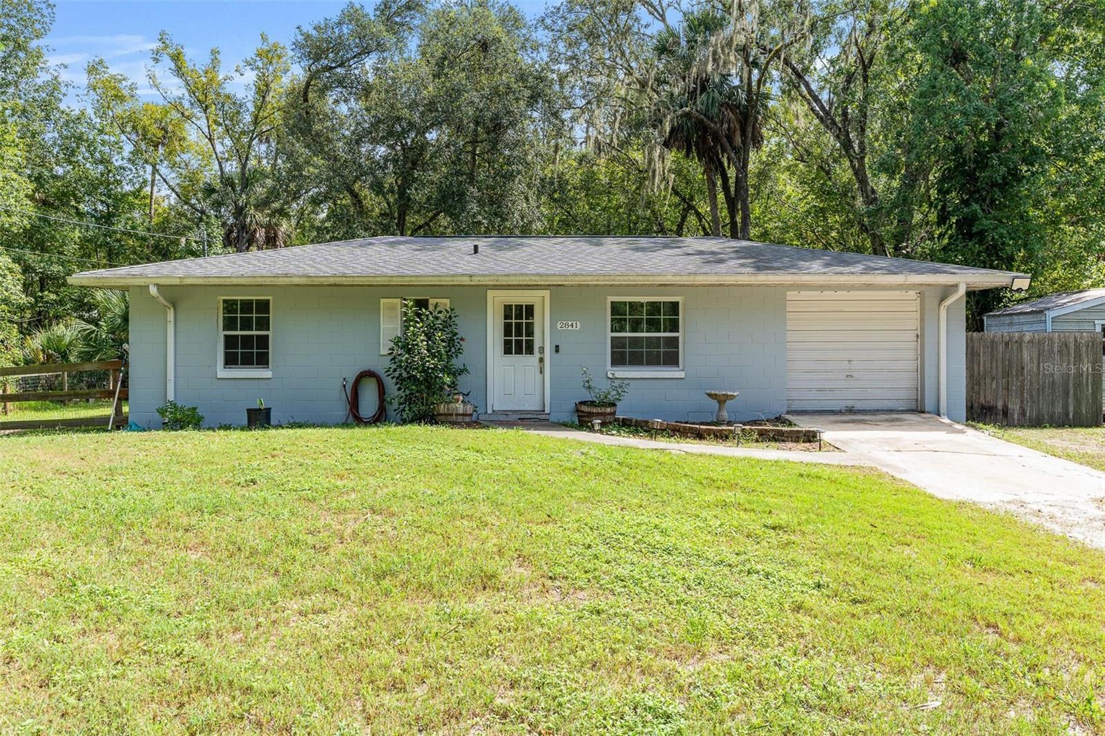 Single Family Residence in DELAND, FL - Daniel Dourado
