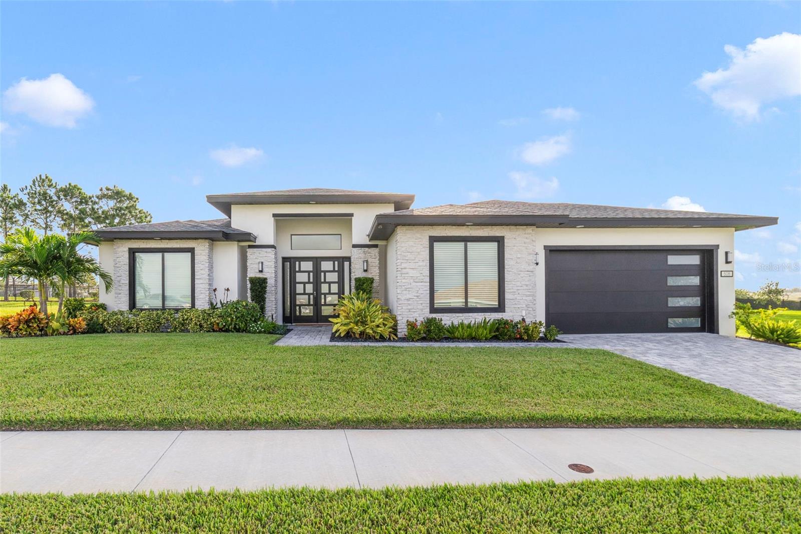 Single Family Residence in AUBURNDALE, FL - Daniel Dourado