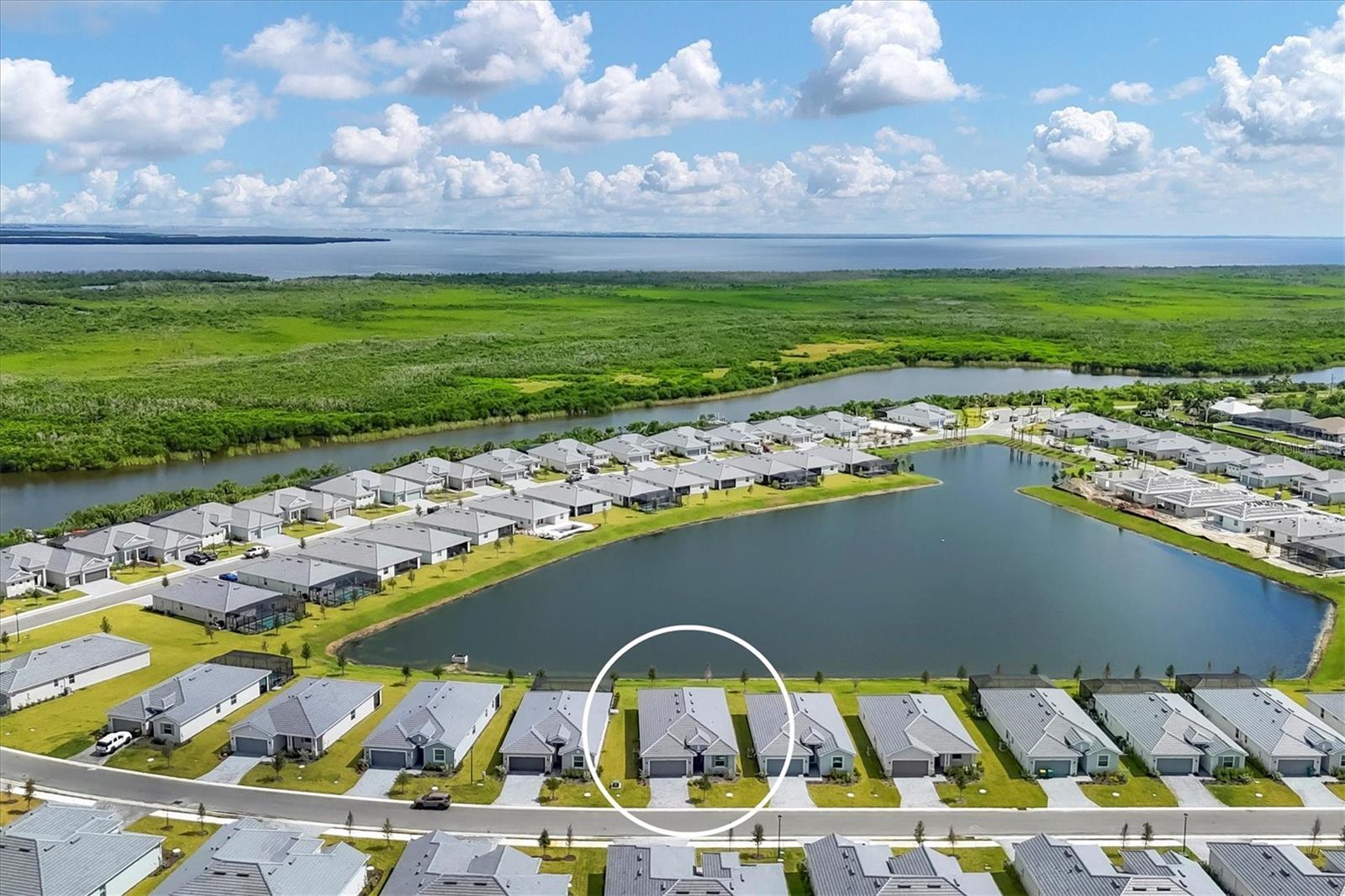 Single Family Residence em PORT CHARLOTTE, FL - Daniel Dourado