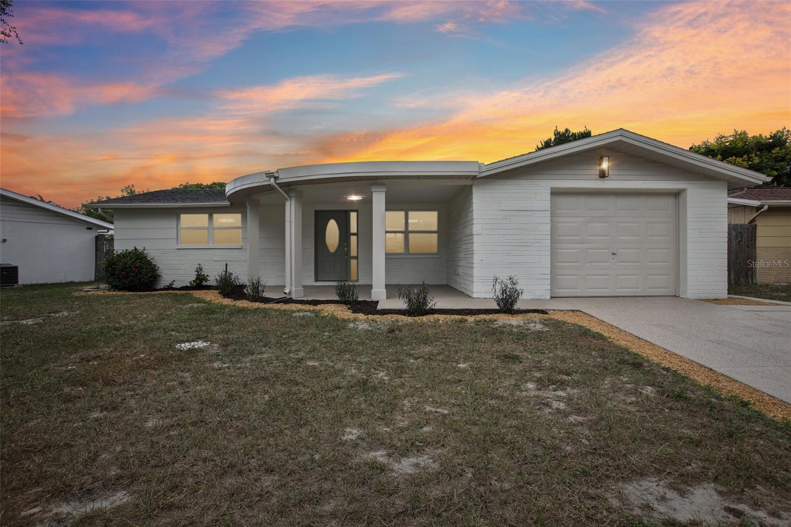 Single Family Residence in NEW PORT RICHEY, FL - Daniel Dourado