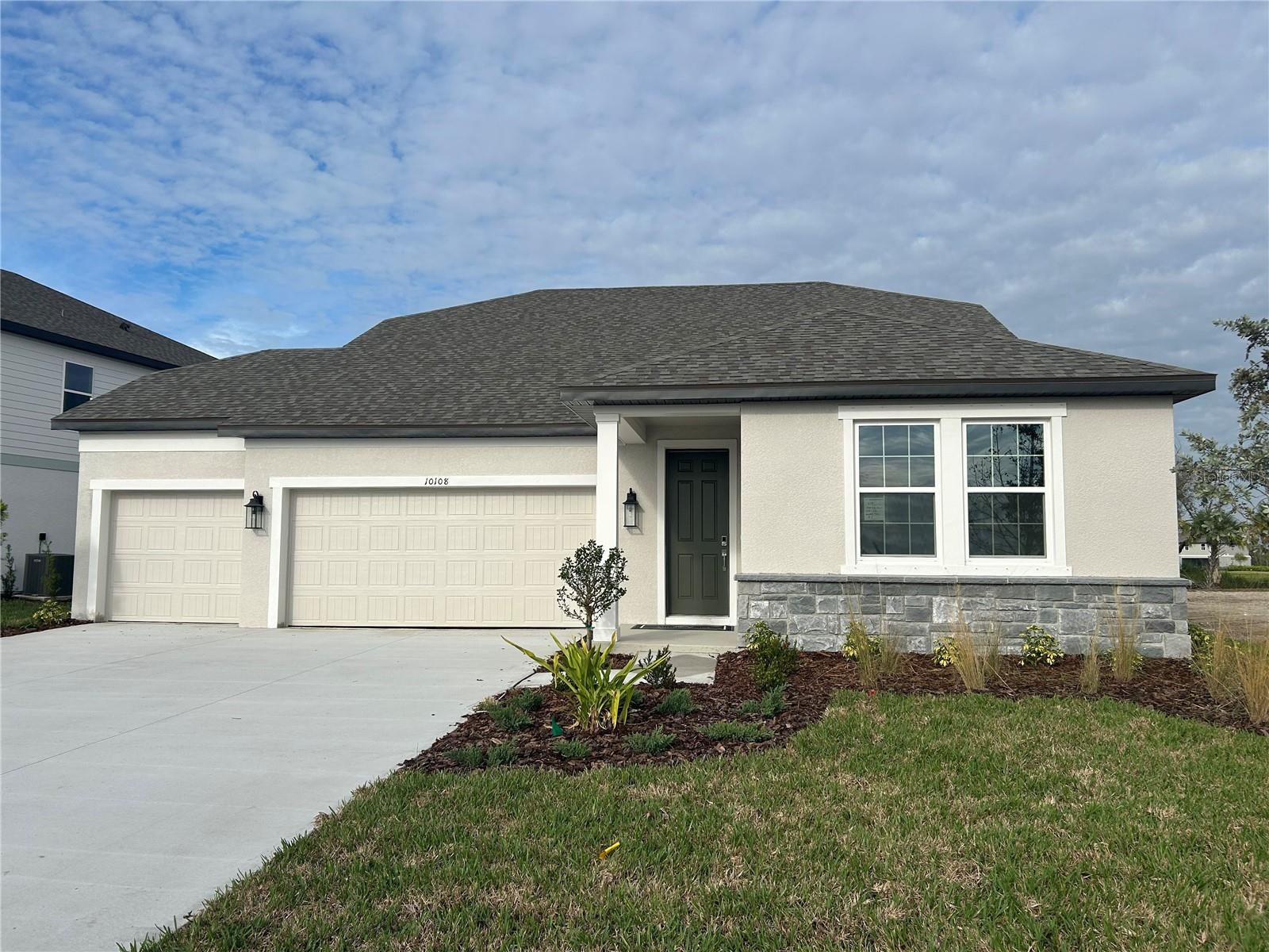 Single Family Residence in PARRISH, FL - Daniel Dourado