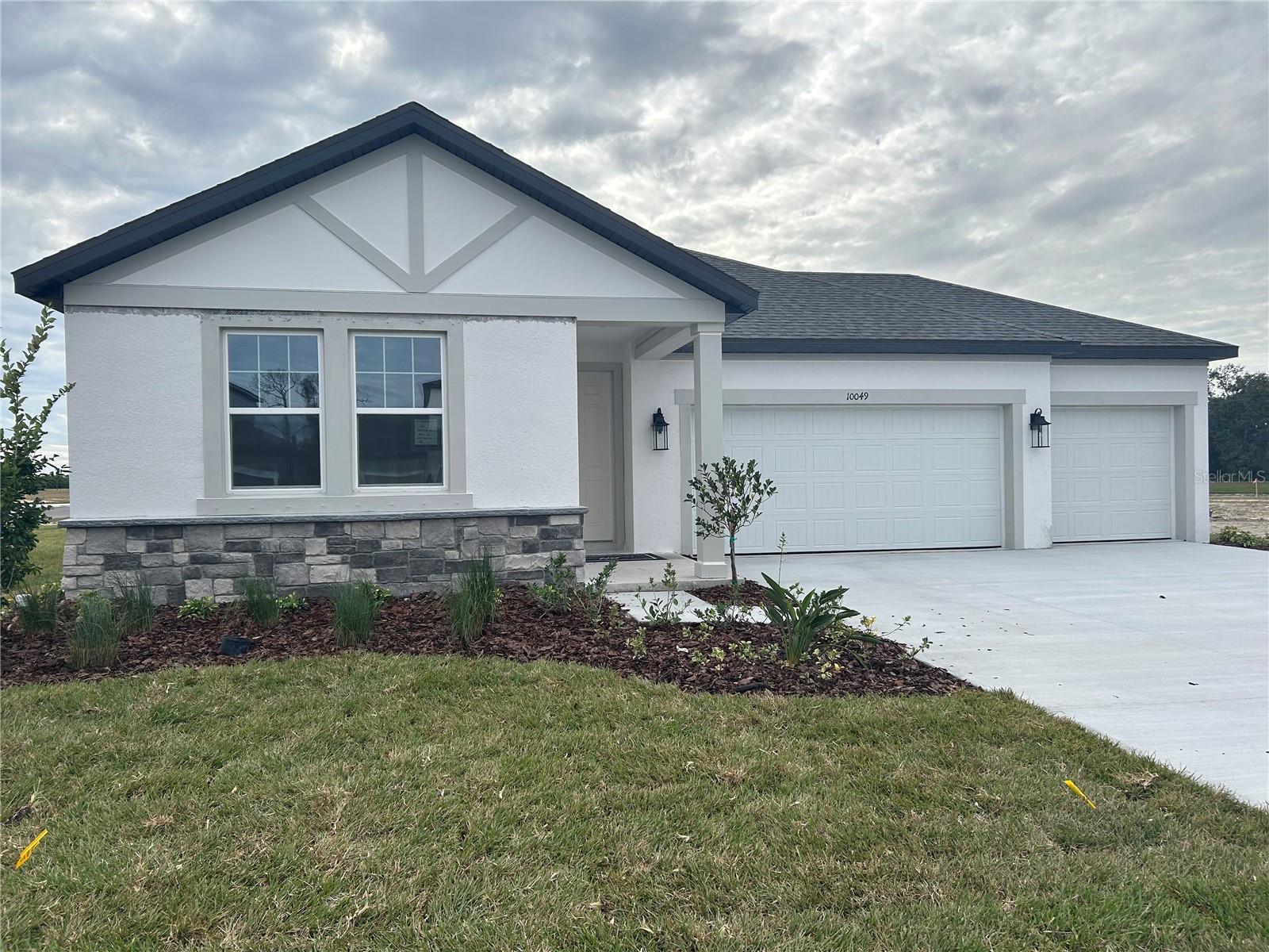 Single Family Residence in PARRISH, FL - Daniel Dourado