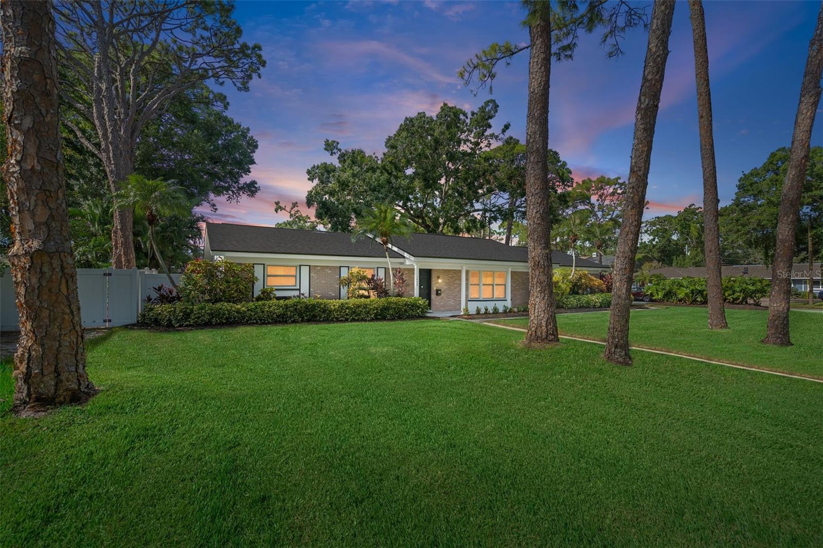 Single Family Residence em ST PETERSBURG, FL - Daniel Dourado