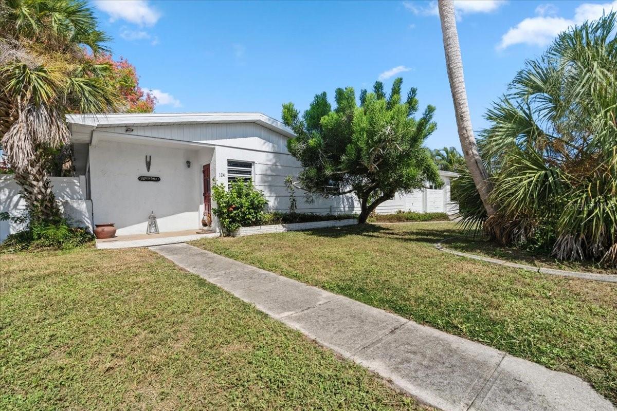 Single Family Residence em PORT CHARLOTTE, FL - Daniel Dourado