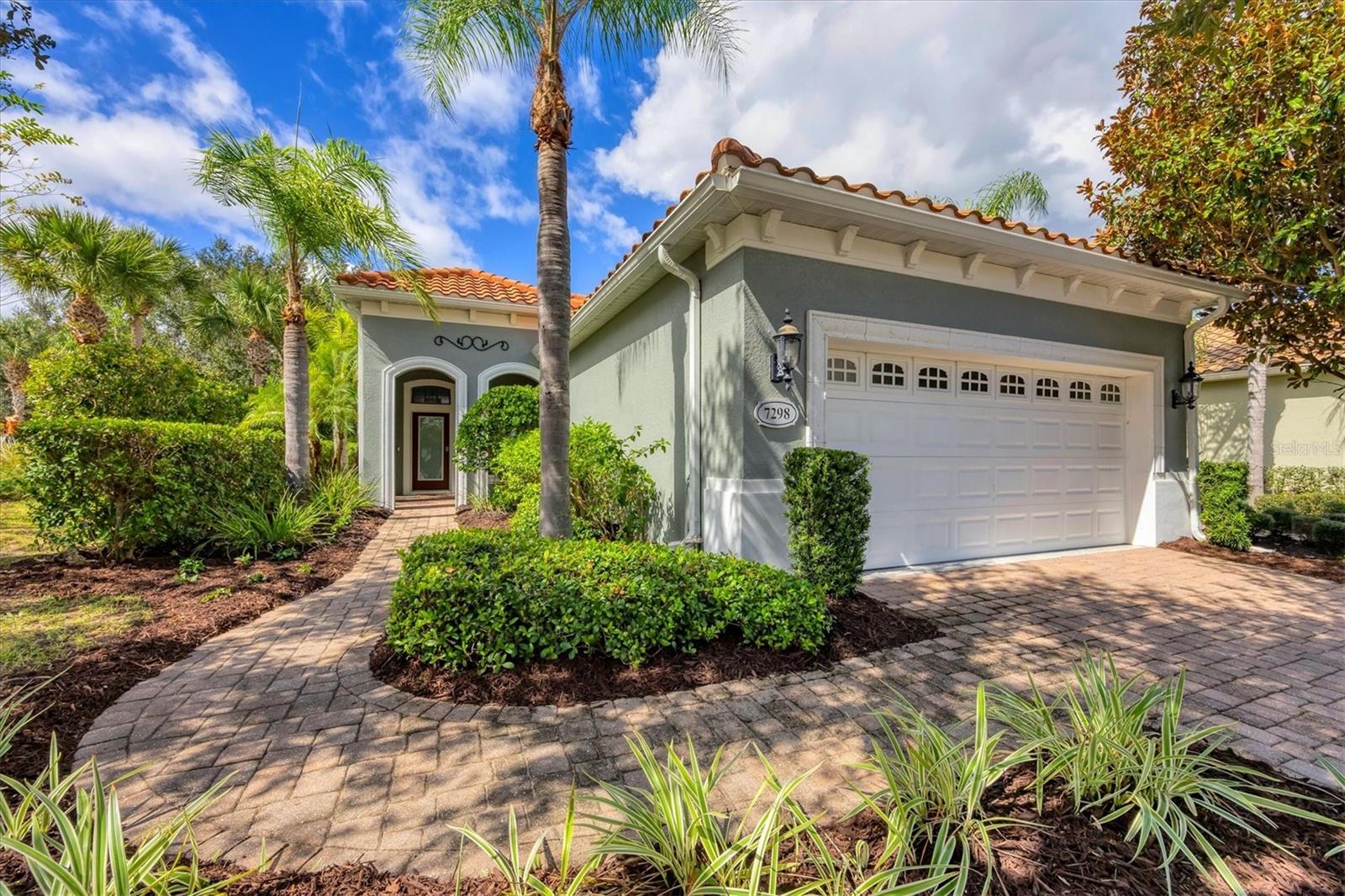 Single Family Residence in LAKEWOOD RANCH, FL - Daniel Dourado