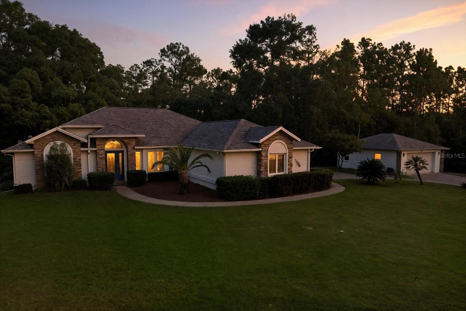 Single Family Residence in BEVERLY HILLS, FL - Daniel Dourado