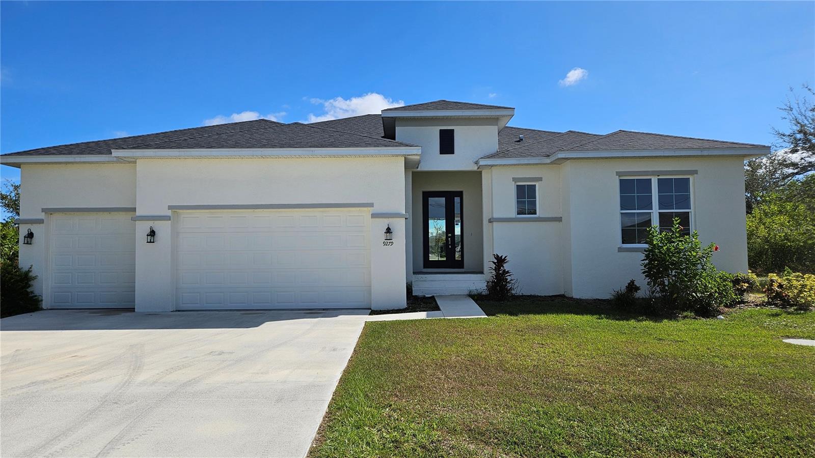 Single Family Residence em PORT CHARLOTTE, FL - Daniel Dourado