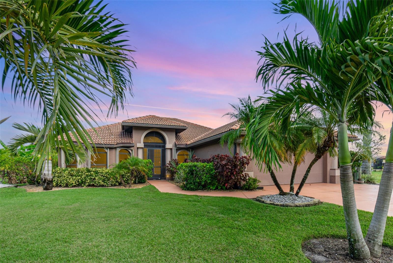 Single Family Residence in CAPE CORAL, FL - Daniel Dourado