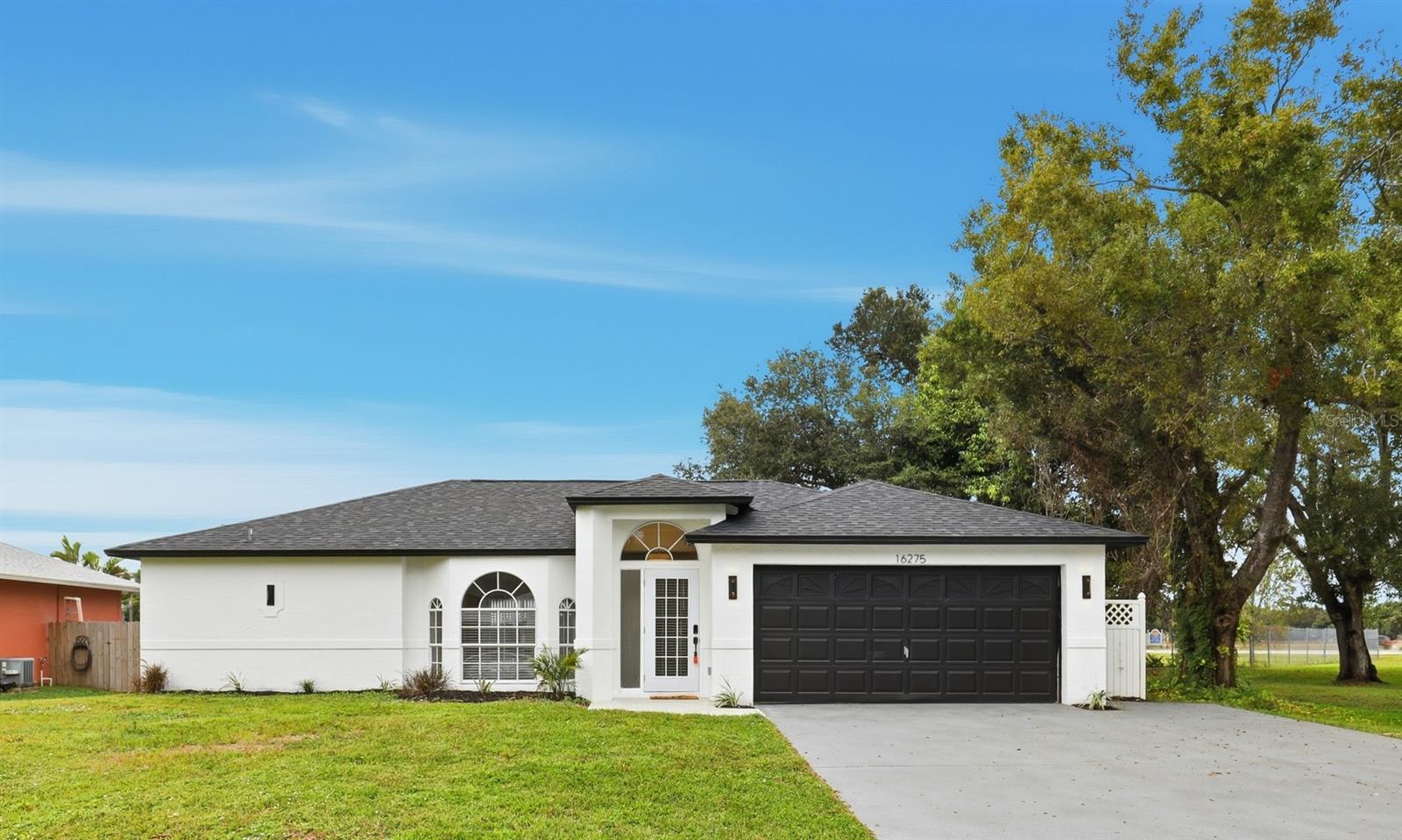 Single Family Residence em NORTH FORT MYERS, FL - Daniel Dourado