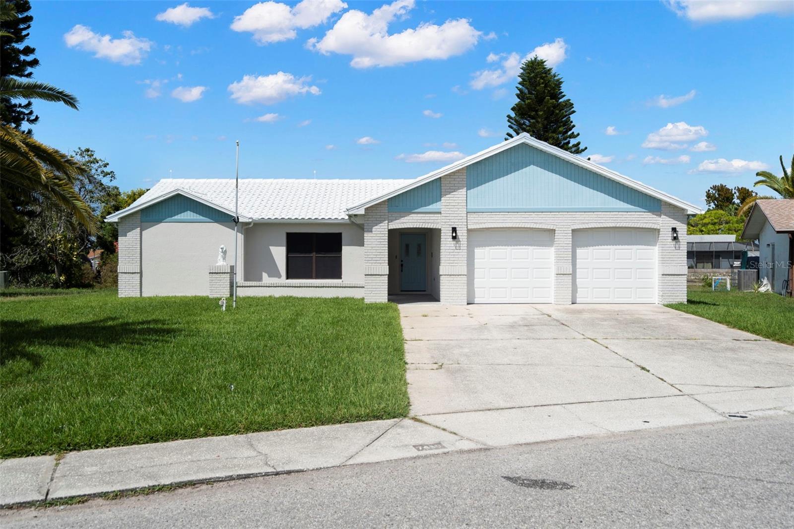 Single Family Residence in PORT RICHEY, FL - Daniel Dourado