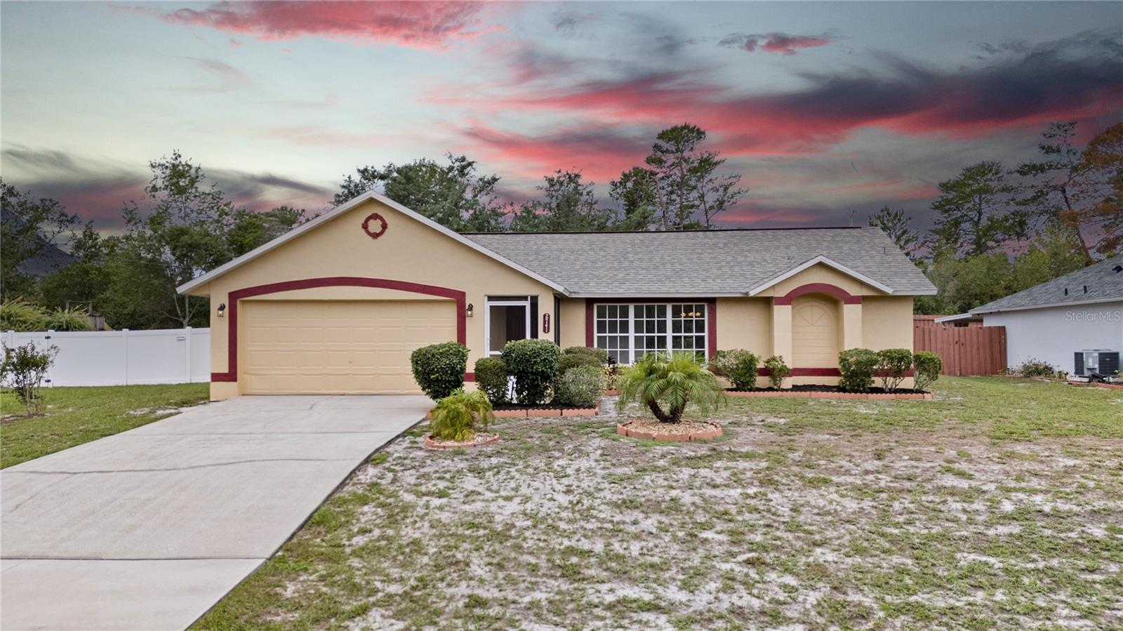 Single Family Residence em DELTONA, FL - Daniel Dourado