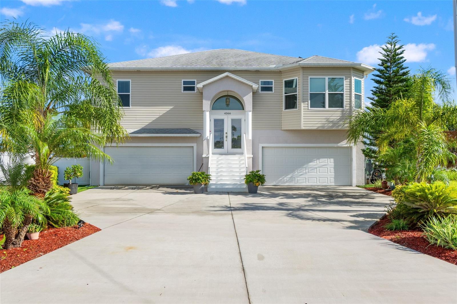 Single Family Residence em HERNANDO BEACH, FL - Daniel Dourado