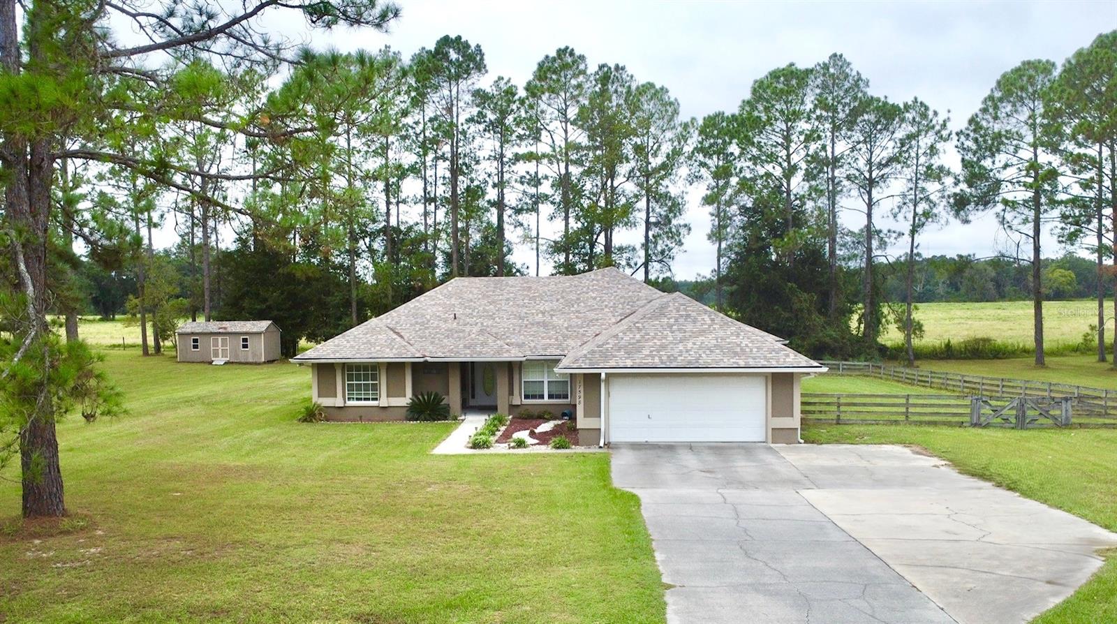 Single Family Residence em ALACHUA, FL - Daniel Dourado