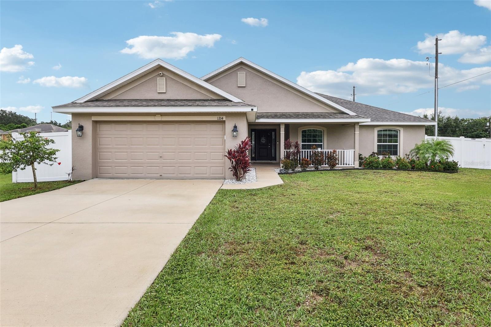 Single Family Residence in HAINES CITY, FL - Daniel Dourado
