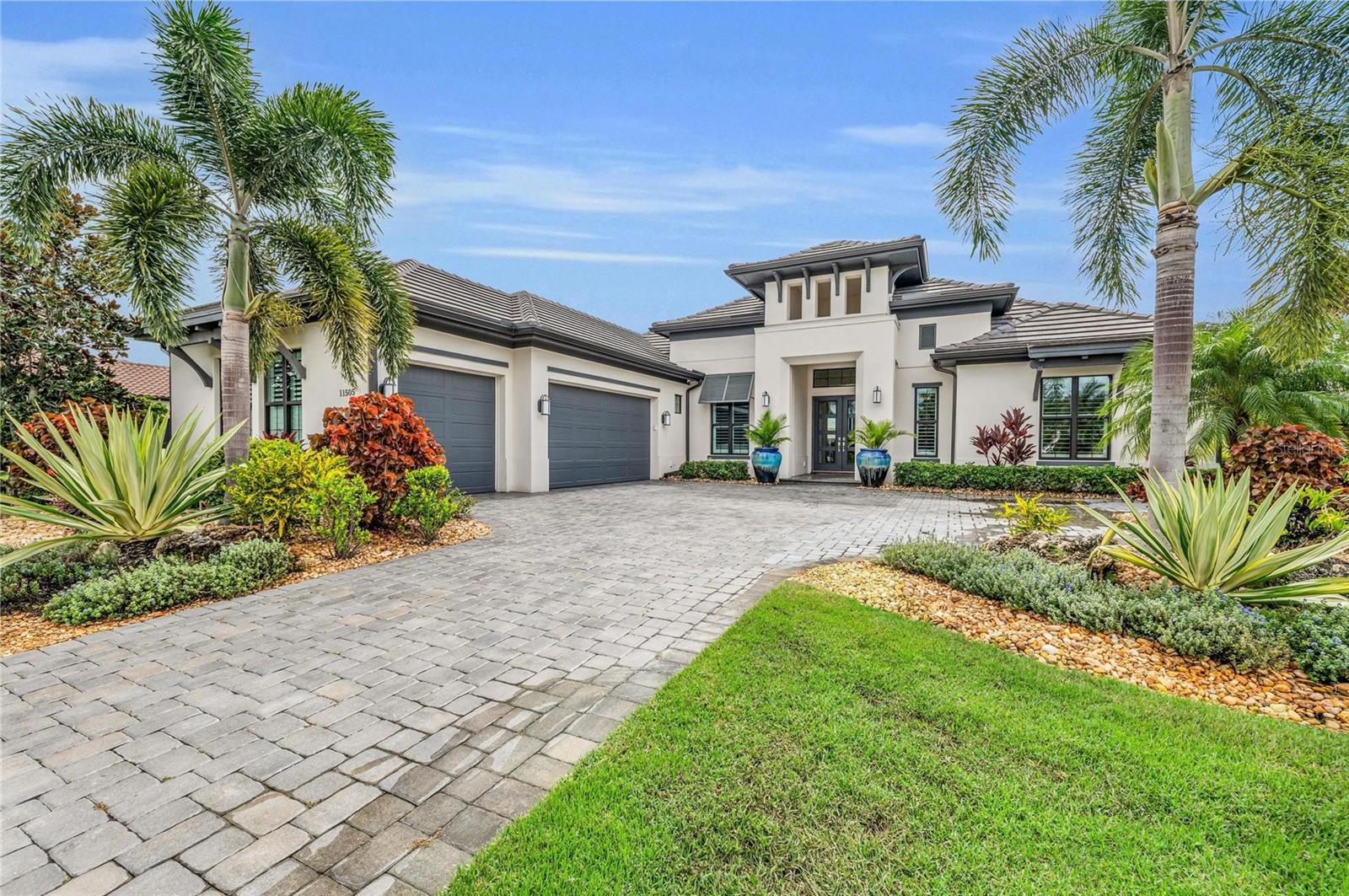 Single Family Residence in PARRISH, FL - Daniel Dourado