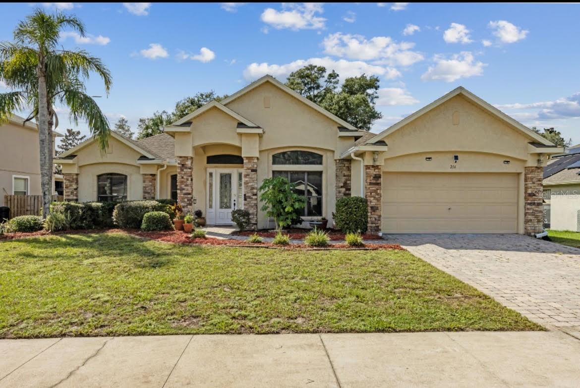 Single Family Residence in DELAND, FL - Daniel Dourado