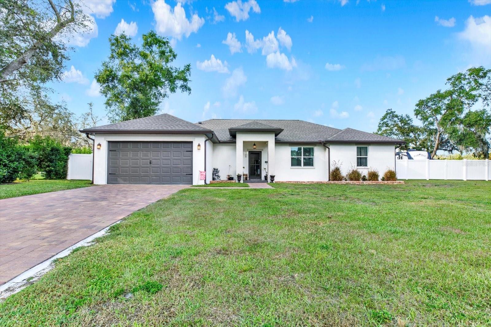 Single Family Residence in TEMPLE TERRACE, FL - Daniel Dourado