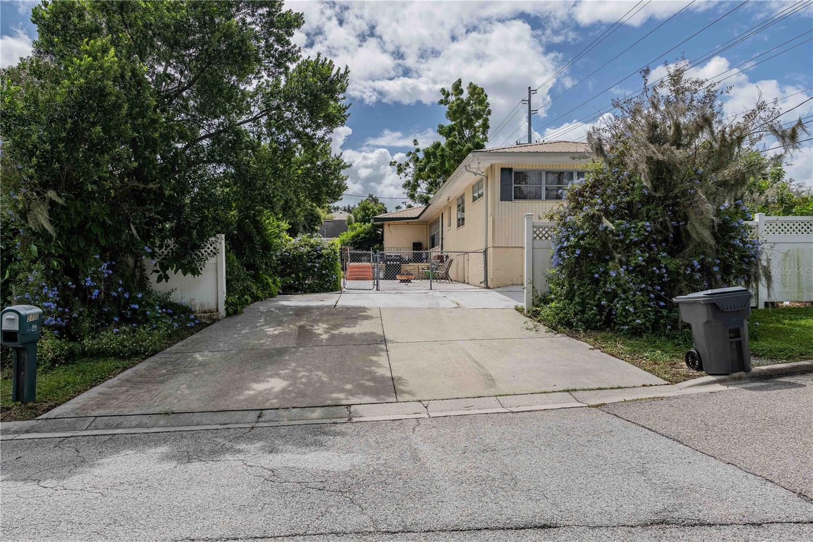 Single Family Residence in LAKELAND, FL - Daniel Dourado