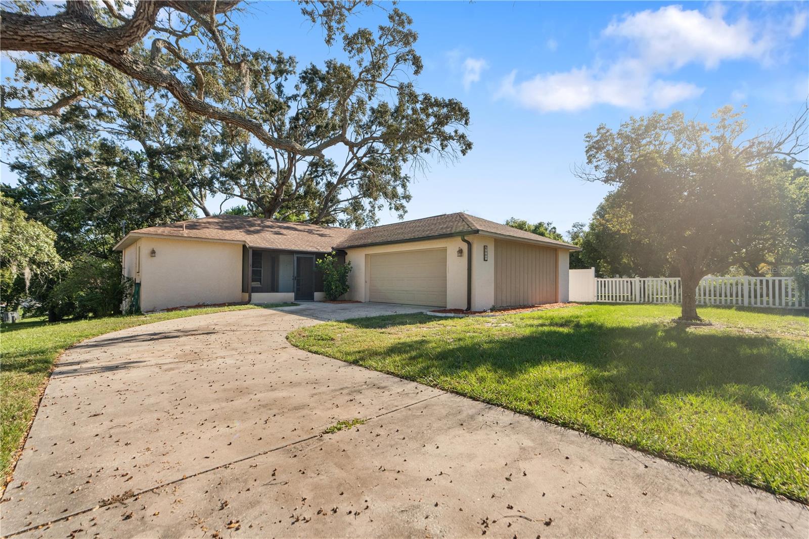 Single Family Residence em SPRING HILL, FL - Daniel Dourado