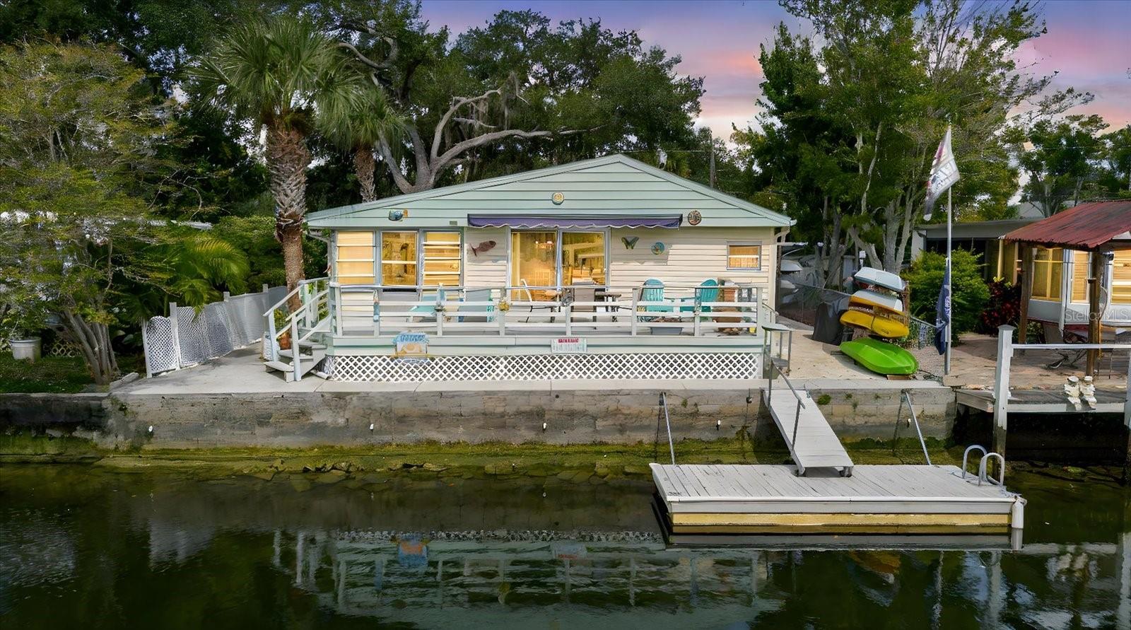 Manufactured Home in WEEKI WACHEE, FL - Daniel Dourado