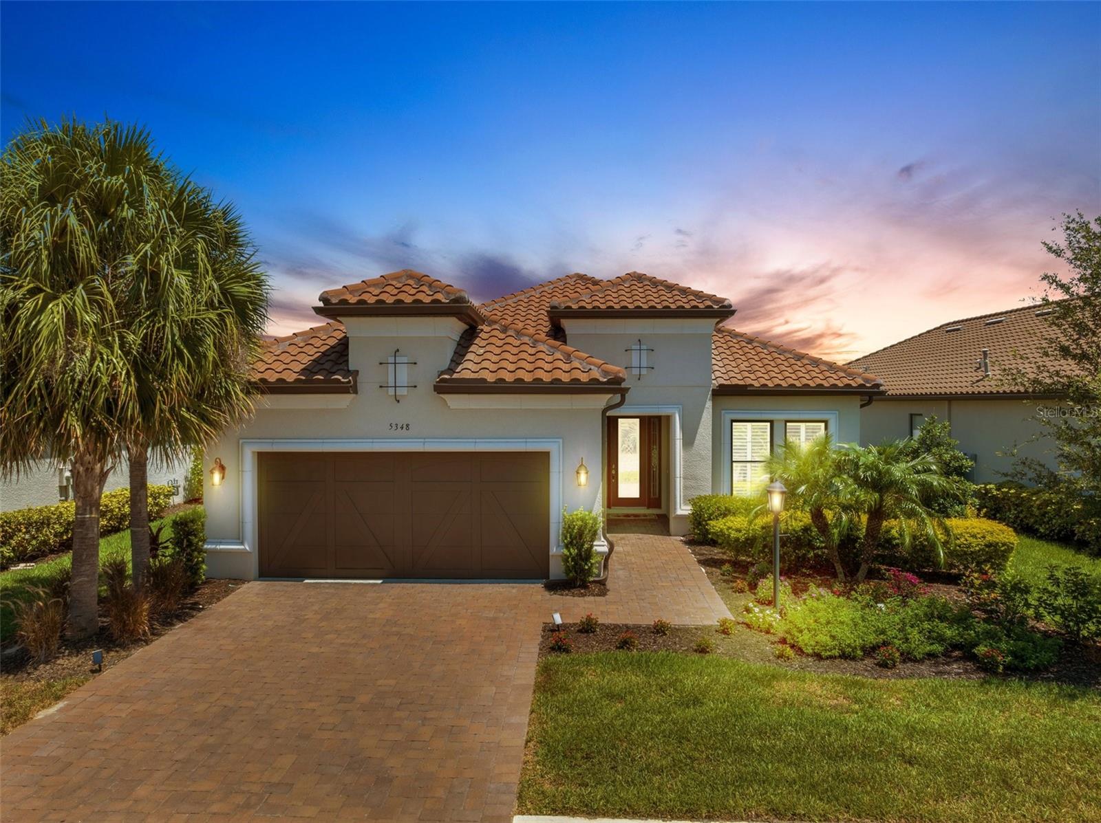 Single Family Residence in SARASOTA, FL - Daniel Dourado
