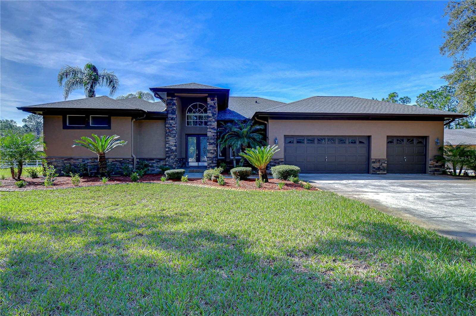Single Family Residence em WESLEY CHAPEL, FL - Daniel Dourado
