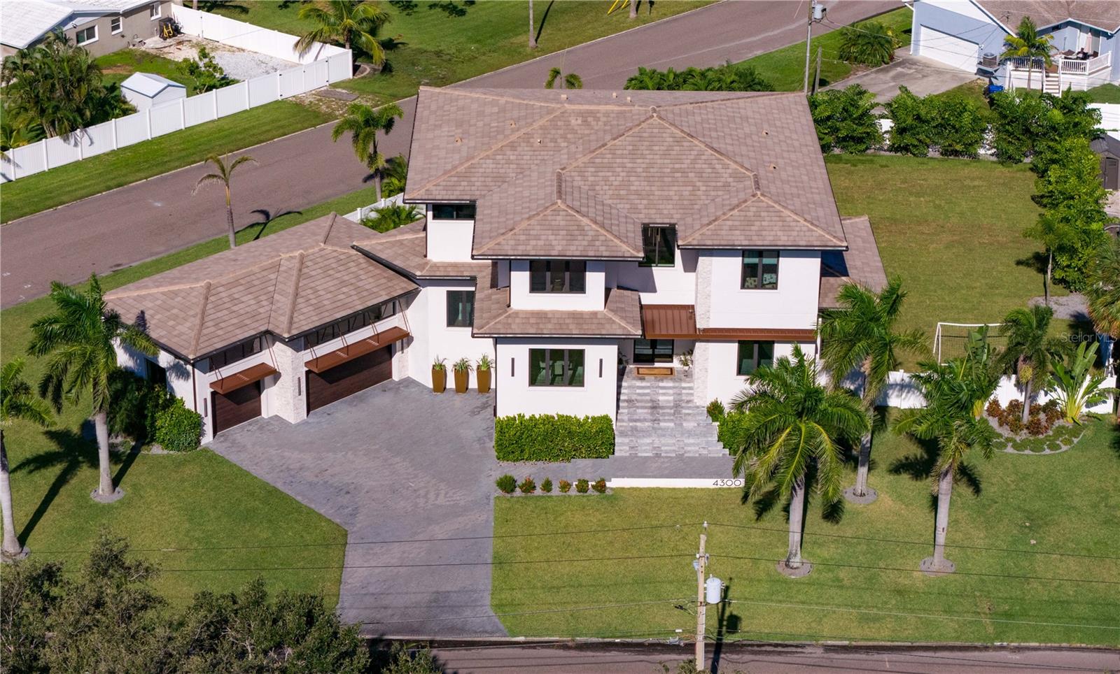 Single Family Residence em ST PETERSBURG, FL - Daniel Dourado