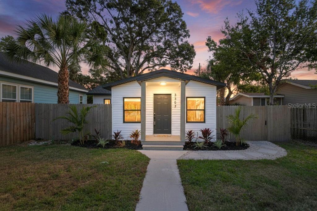 Single Family Residence em ST PETERSBURG, FL - Daniel Dourado