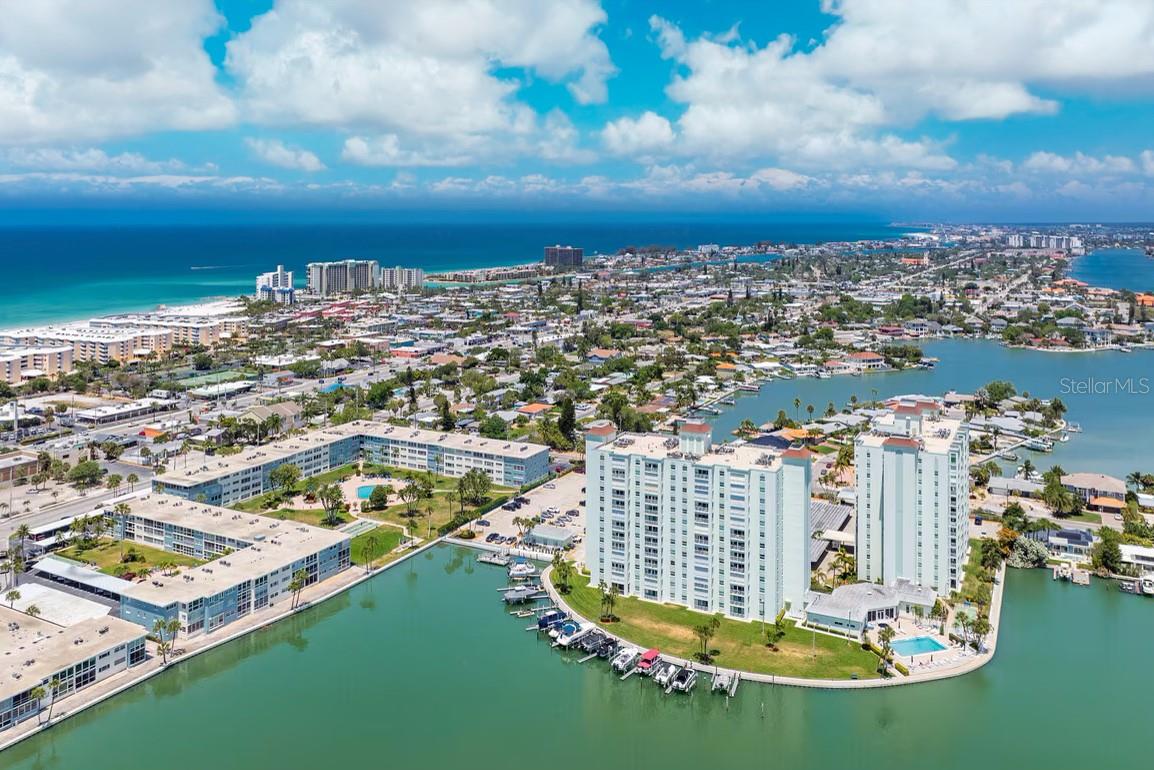 Condominium em ST PETE BEACH, FL - Daniel Dourado