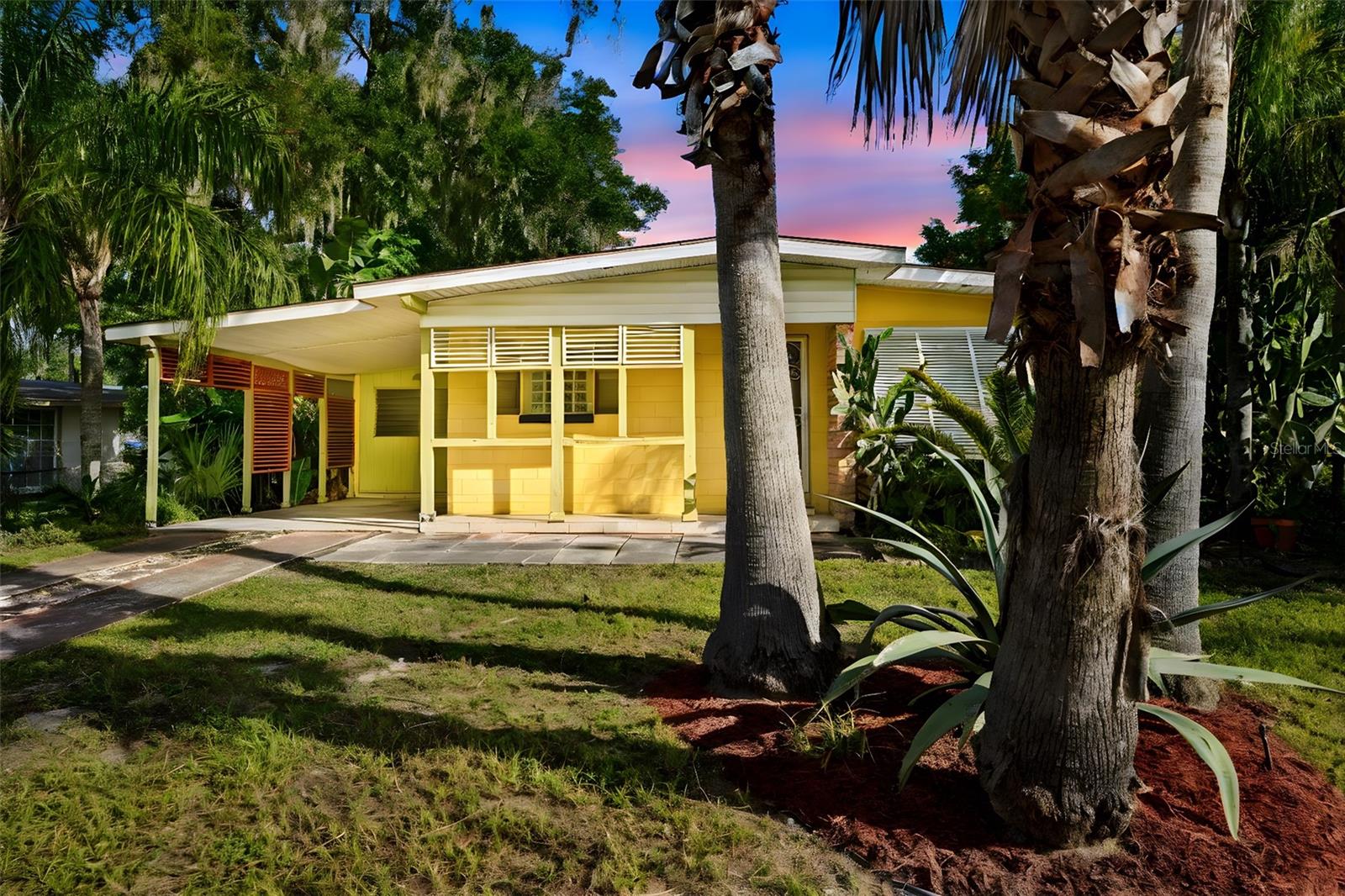 Single Family Residence in DELAND, FL - Daniel Dourado