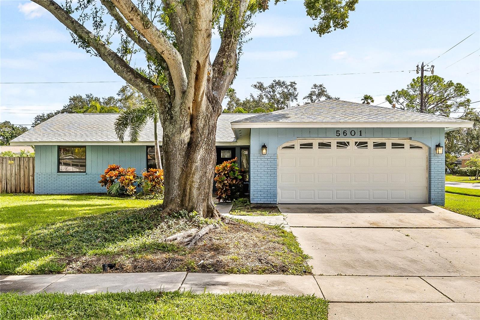 Single Family Residence em ST PETERSBURG, FL - Daniel Dourado