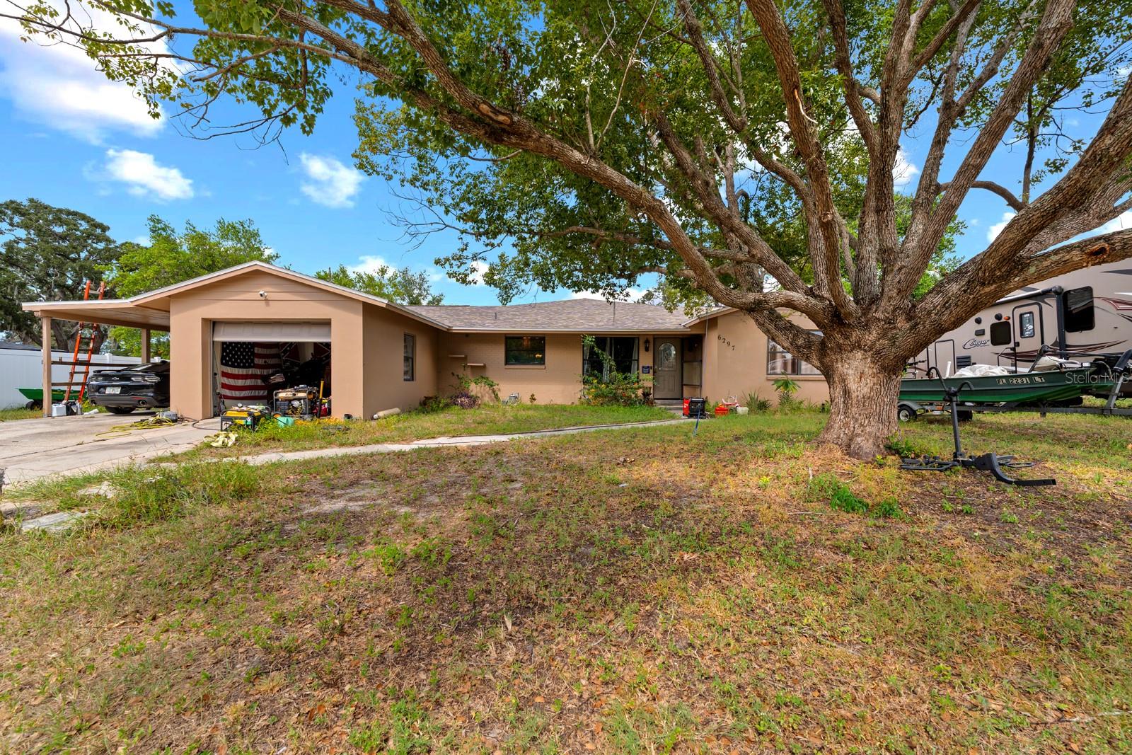 Single Family Residence em SPRING HILL, FL - Daniel Dourado