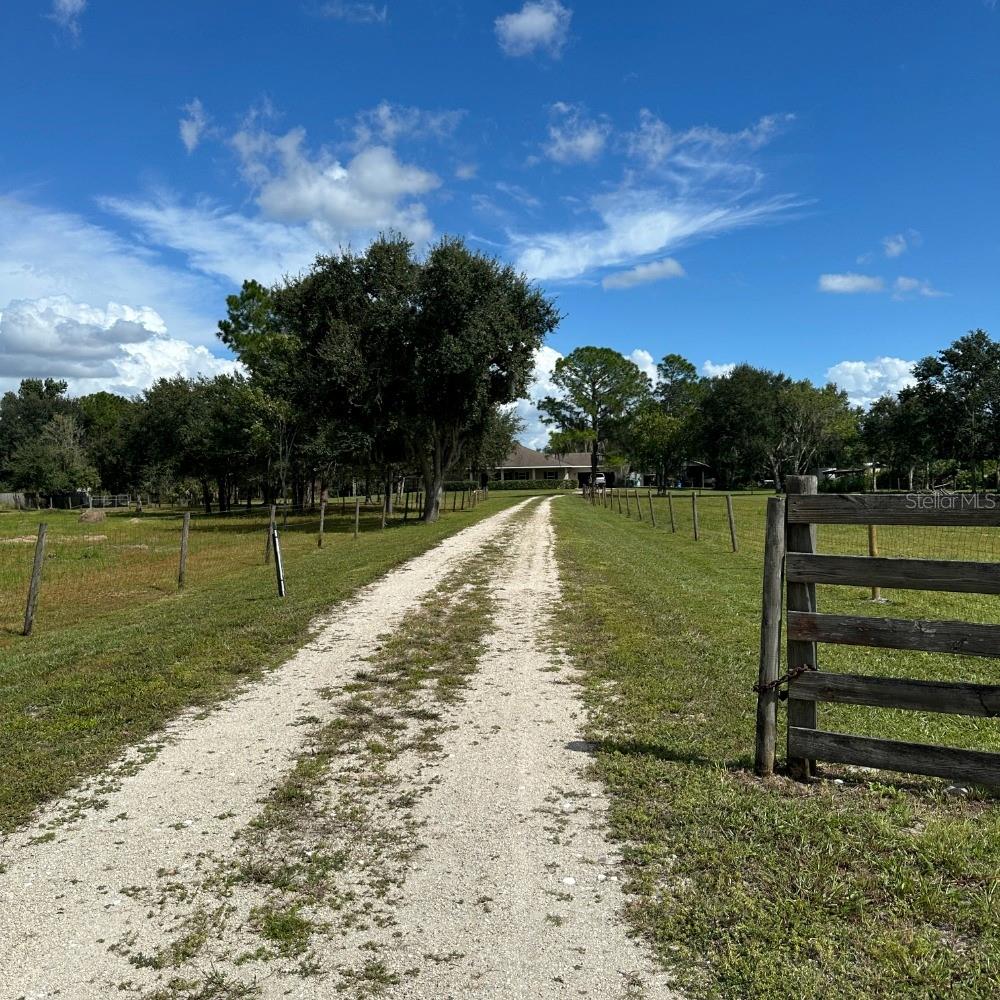 Single Family Residence in DUETTE, FL - Daniel Dourado