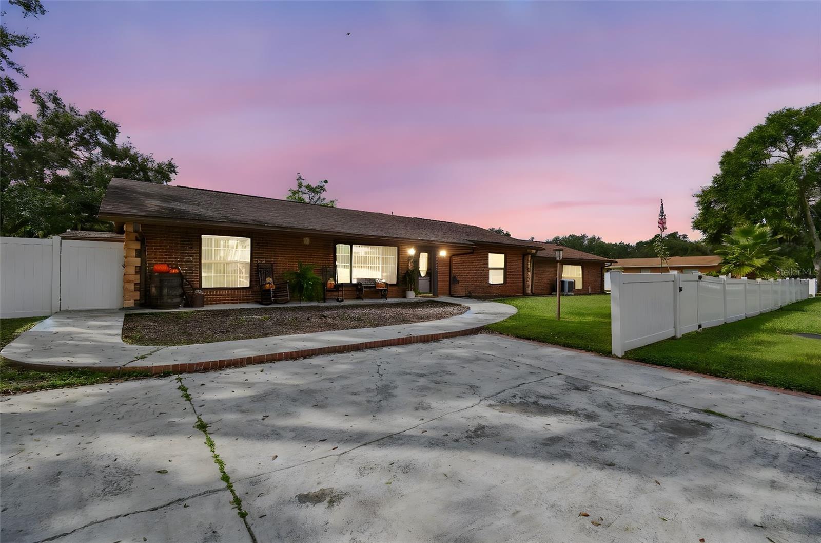 Single Family Residence em ZEPHYRHILLS, FL - Daniel Dourado