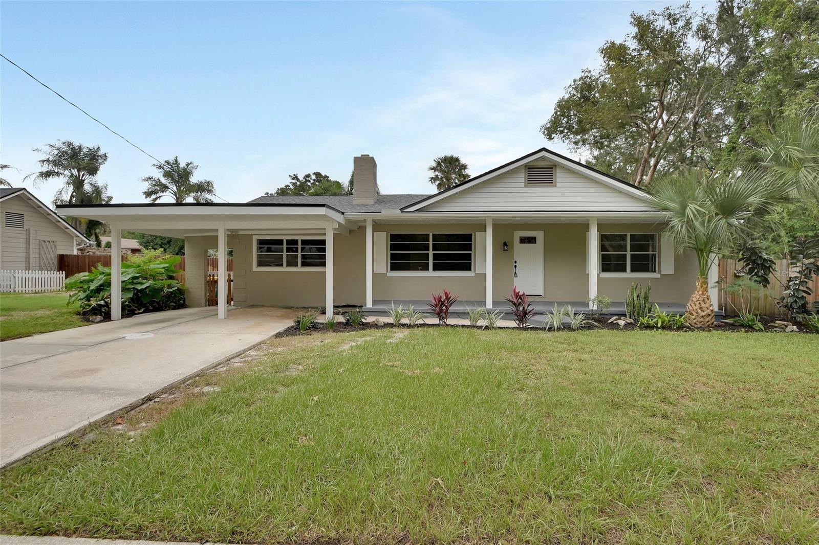 Single Family Residence in DELAND, FL - Daniel Dourado