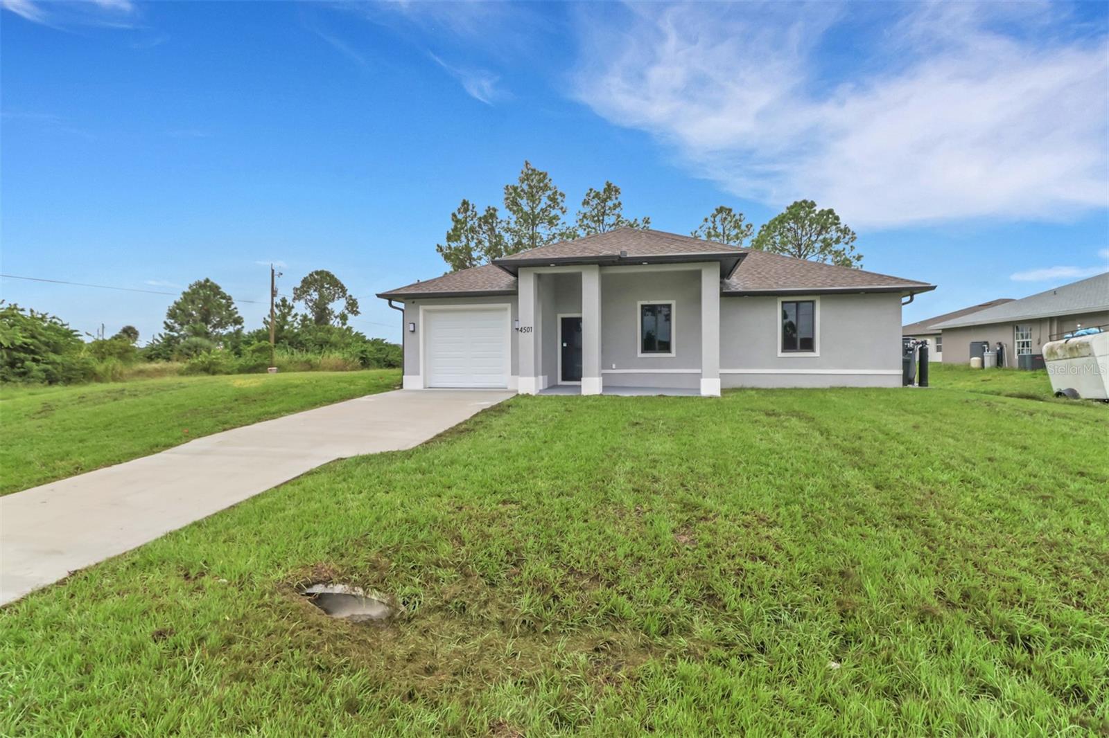 Duplex in LEHIGH ACRES, FL - Daniel Dourado