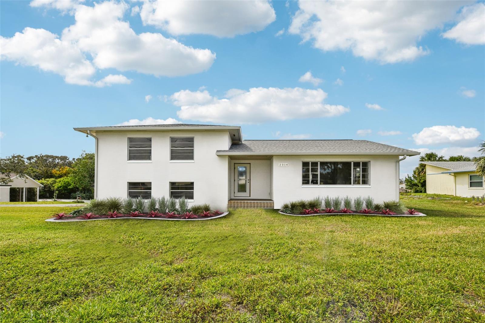 Single Family Residence in DAYTONA BEACH, FL - Daniel Dourado