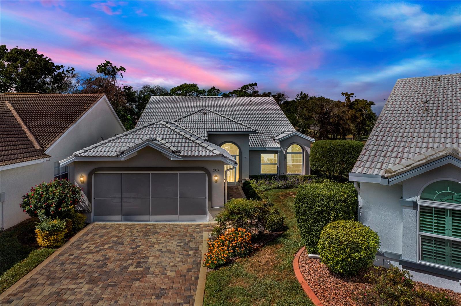 Single Family Residence in WEEKI WACHEE, FL - Daniel Dourado