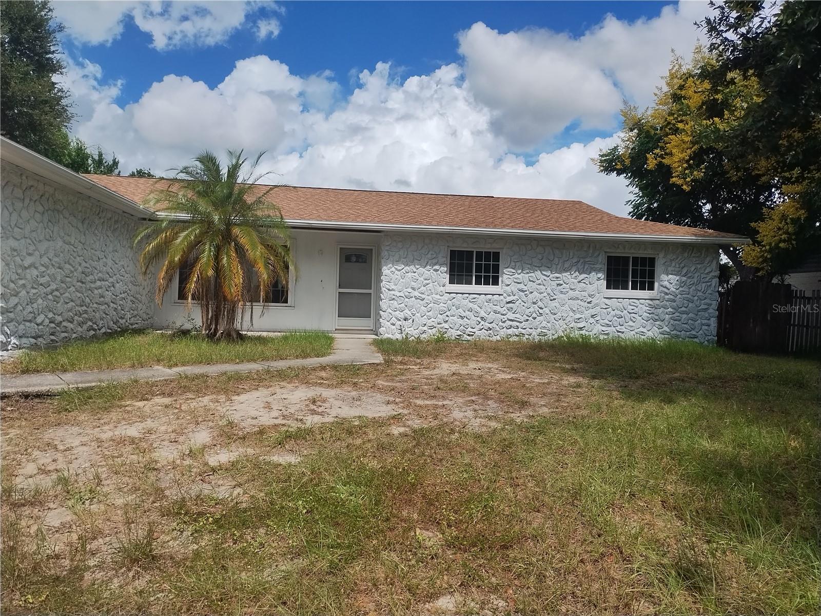 Single Family Residence in VALRICO, FL - Daniel Dourado